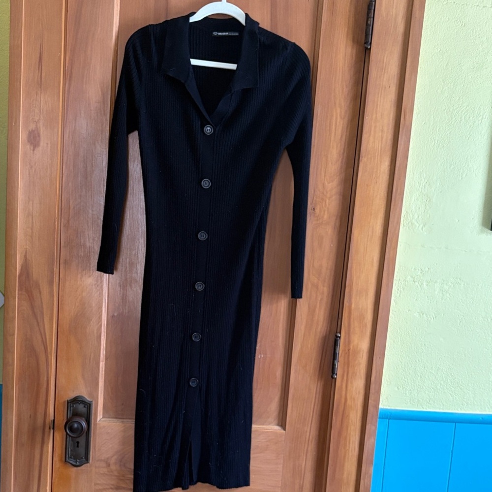 Slim Fit Black Long-Sleeve Button Midi Dress